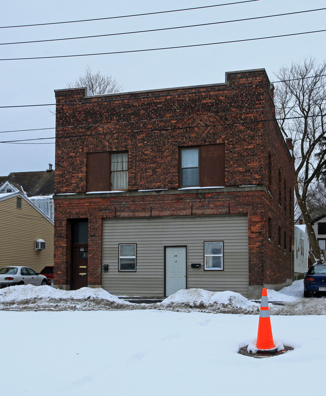 44 Clark St in Auburn, NY - Foto de edificio - Building Photo