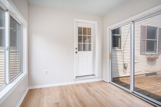 130 Plymouth Ave NE in Grand Rapids, MI - Foto de edificio - Building Photo