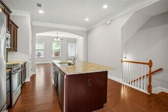 2667 Almshouse Ln in Atlanta, GA - Foto de edificio - Building Photo