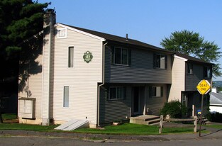 123 Greystone Rd in Waterbury, CT - Building Photo