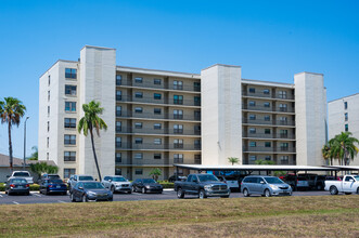 Cove Cay in Clearwater, FL - Building Photo - Building Photo