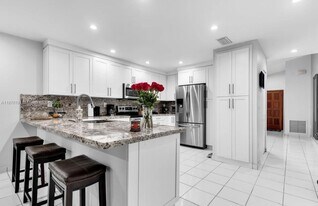 14214 SW 53rd St in Miami, FL - Building Photo