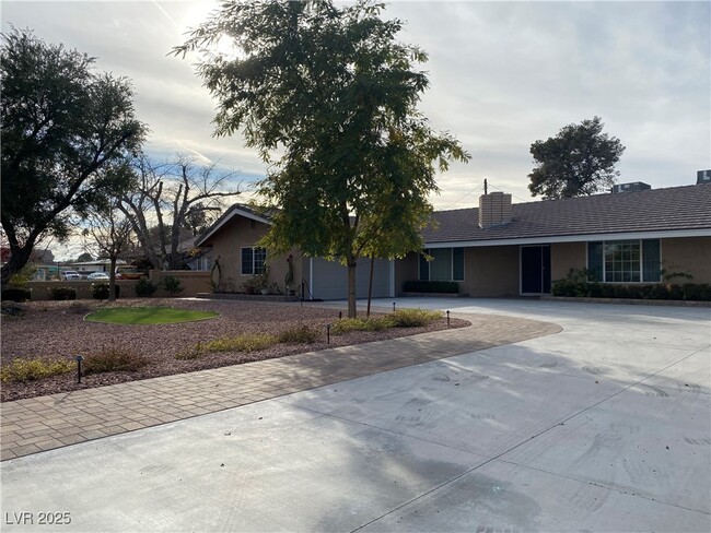 812 Campbell Dr in Las Vegas, NV - Building Photo - Building Photo