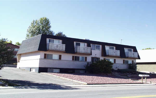 9376 W 57th Ave in Arvada, CO - Building Photo