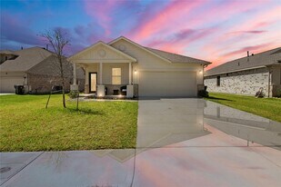 622 Little Cypress Ln in Mont Belvieu, TX - Building Photo