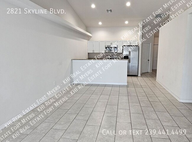 2821 Skyline Blvd in Cape Coral, FL - Building Photo - Building Photo