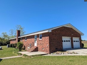 137 Horses Neck Rd in Swansea, SC - Building Photo - Building Photo