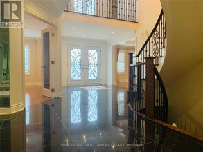 9 Ardwold Gate in Richmond Hill, ON - Building Photo - Building Photo