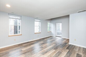 127 W 9th St in Cincinnati, OH - Building Photo - Building Photo