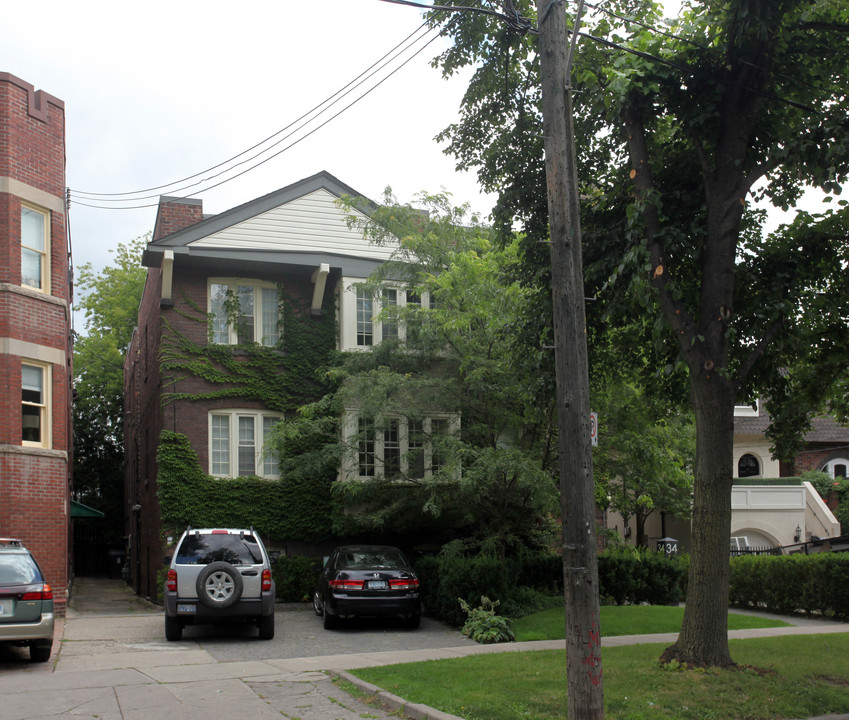 34 Rowanwood Ave in Toronto, ON - Building Photo