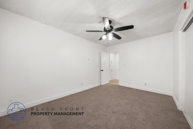 13614 Cordary Ave. in Hawthorne, CA - Foto de edificio - Building Photo