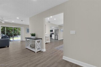 150 1st Ave N in Naples, FL - Building Photo - Building Photo