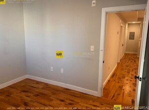 283 Chelsea St, Unit 2-1 in Boston, MA - Foto de edificio - Building Photo