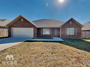 1013 Clearspring Ct in Gentry, AR - Building Photo - Building Photo