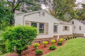 1384 Westmont Rd SW in Atlanta, GA - Foto de edificio - Building Photo