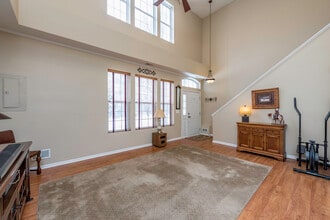 382 S Litchfield Dr in Round Lake Beach, IL - Foto de edificio - Building Photo