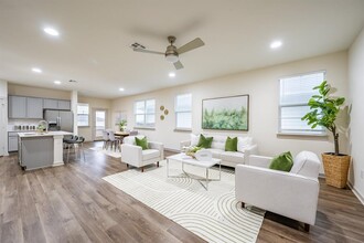 7916 City Top Blvd in Austin, TX - Foto de edificio - Building Photo