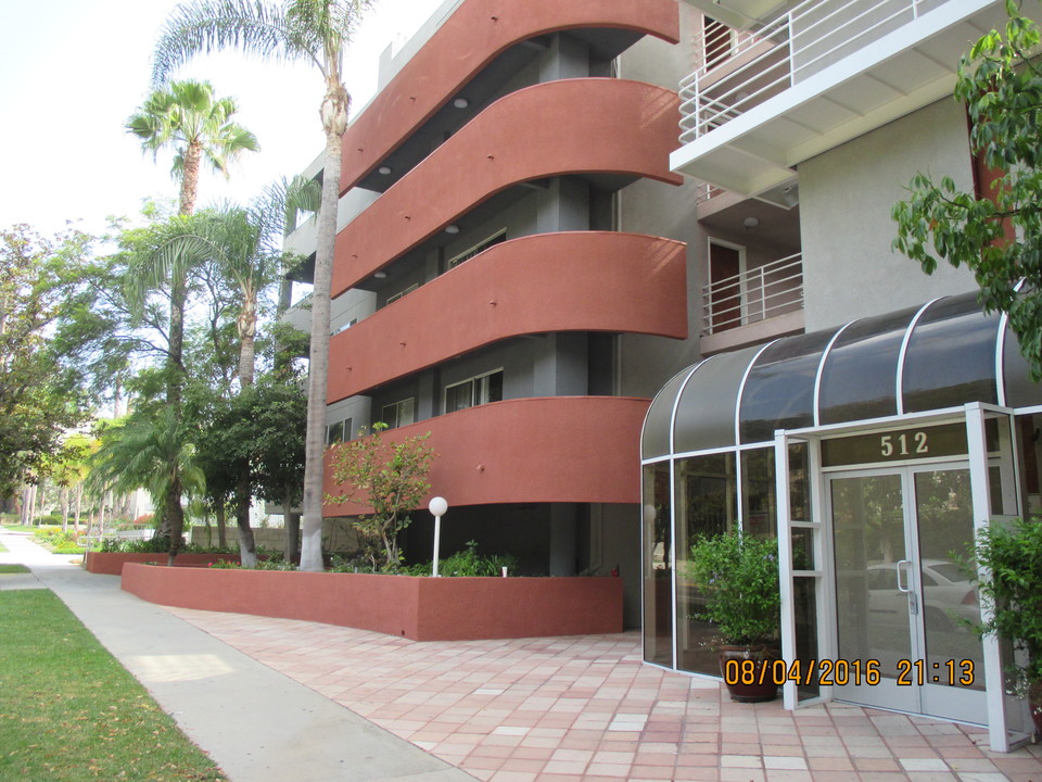 Veteran Plaza in Los Angeles, CA - Building Photo