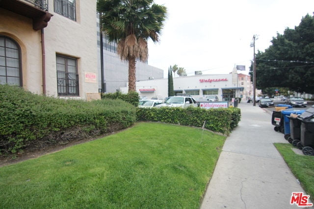 652 S Dunsmuir Ave-Unit -204 in Los Angeles, CA - Building Photo