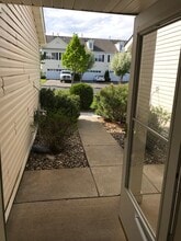 676 Cobblestone Way in Shakopee, MN - Foto de edificio - Building Photo