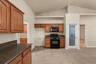 15095 Douglas St in Apple Valley, CA - Building Photo - Building Photo