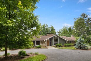 85 Forest Rd in Asheville, NC - Building Photo