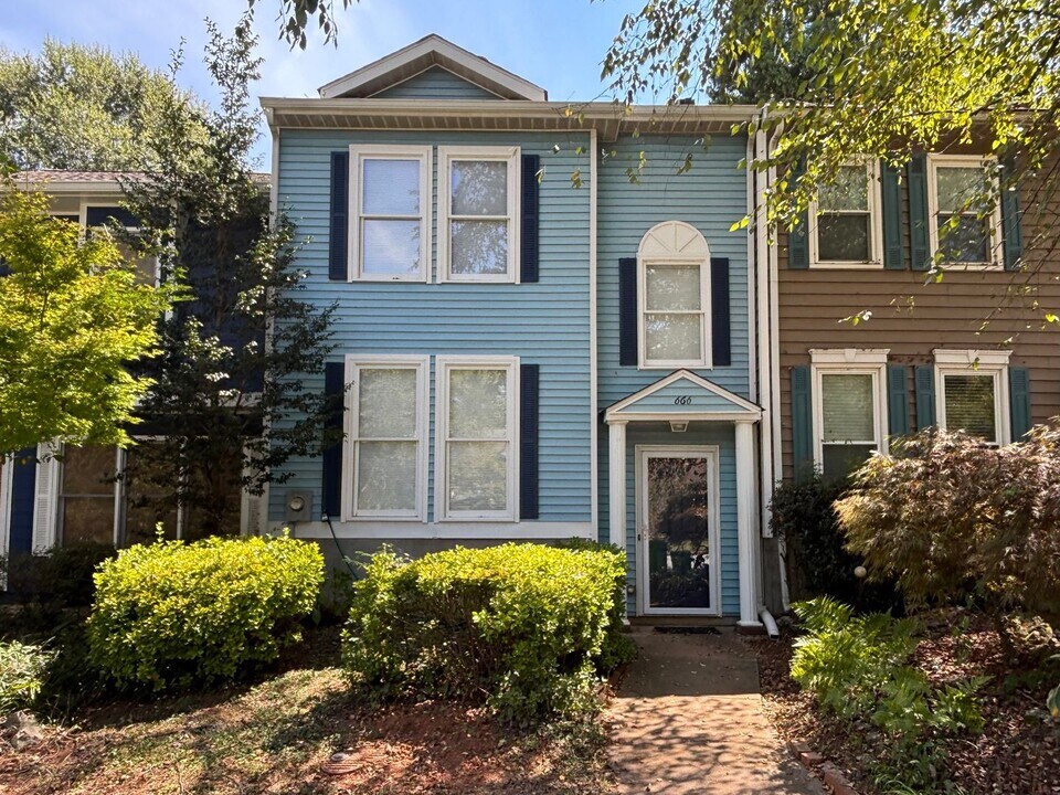 666 Stratford Green Way in Avondale Estates, GA - Building Photo