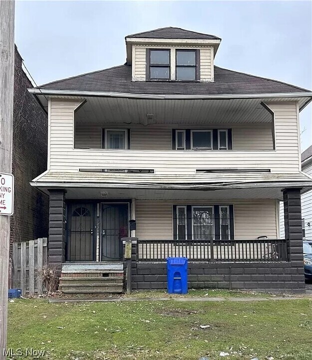 12308 Rexford Ave, Unit upstairs in Cleveland, OH - Foto de edificio