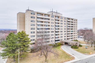 11 Kendale Court Apartments in Hamilton, ON - Building Photo - Building Photo