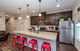 1117 Oney Hervey Dr in College Station, TX - Foto de edificio - Building Photo