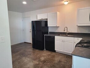 905 W 7th St in Bonham, TX - Building Photo - Building Photo