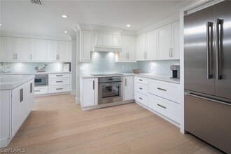 635 Fountainhead Ln in Naples, FL - Foto de edificio - Building Photo