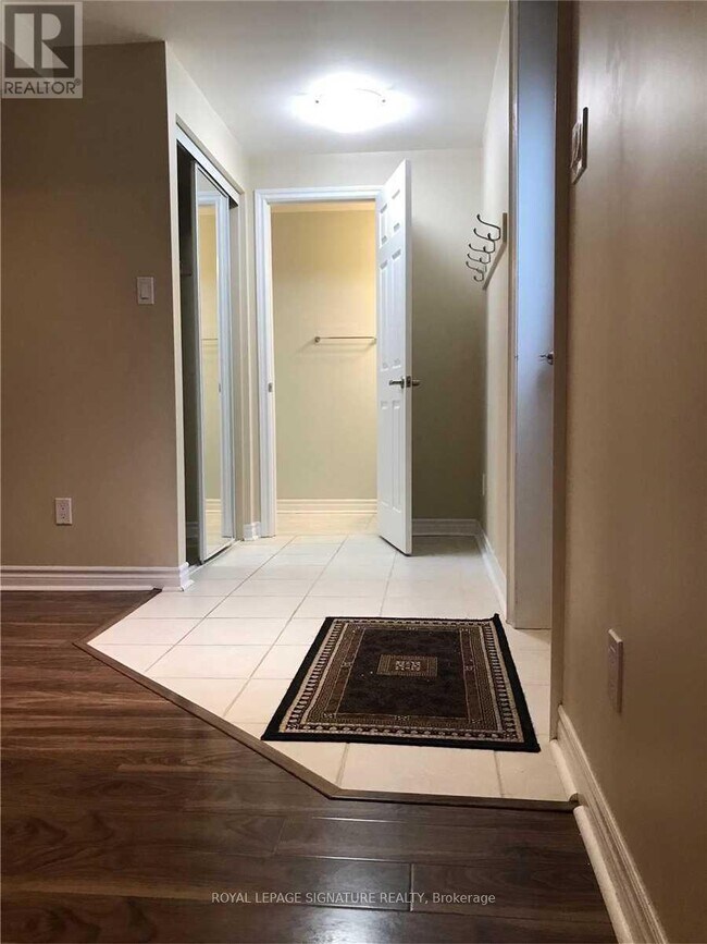 95 Valleycreek Dr in Brampton, ON - Building Photo - Building Photo