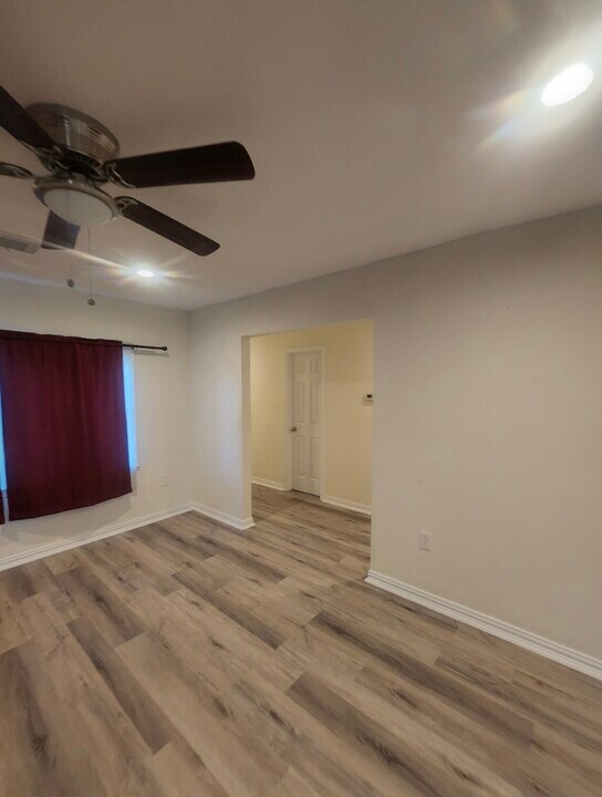 3300 Dickinson Ave in Dickinson, TX - Building Photo