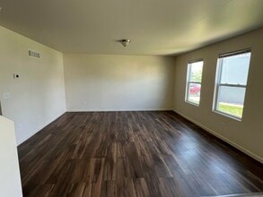 8032 Beechwood Blvd in Dexter, MI - Building Photo - Building Photo