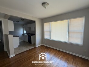 1329 S Perkins Rd in Memphis, TN - Building Photo - Building Photo