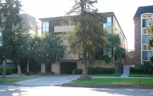 Residential Condominium in Los Angeles, CA - Building Photo - Building Photo