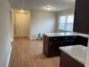 7541 Roberts Rd in Bridgeview, IL - Building Photo - Building Photo