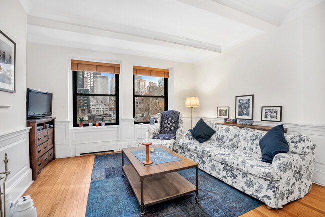 property at 212 E 48th St