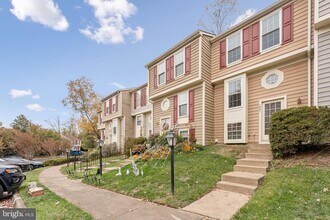 1581 Woodcrest Dr in Reston, VA - Building Photo - Building Photo