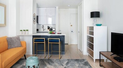 1597 York Ave in New York, NY - Building Photo - Building Photo