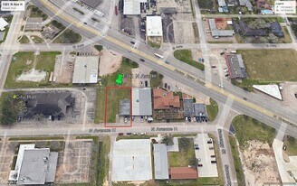 1301 N Avenue H in Freeport, TX - Building Photo