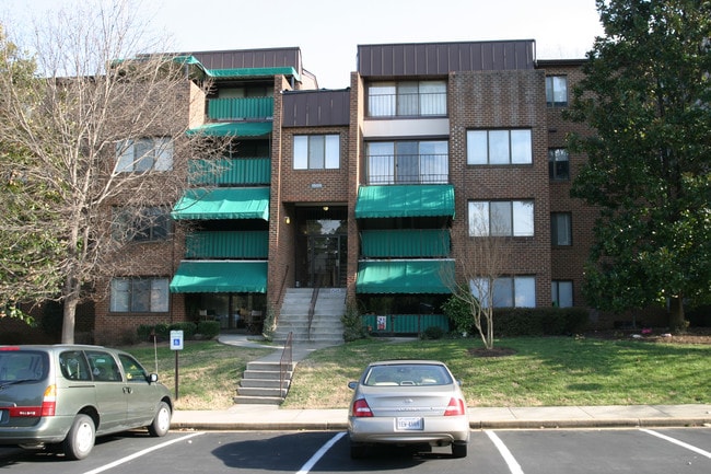 Regency Woods Condominiums in Richmond, VA - Foto de edificio - Building Photo