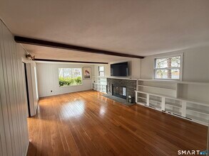 5 Little Brook Rd in Norwalk, CT - Foto de edificio - Building Photo