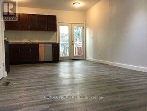 176 Coxwell Ave in Toronto, ON - Building Photo - Building Photo