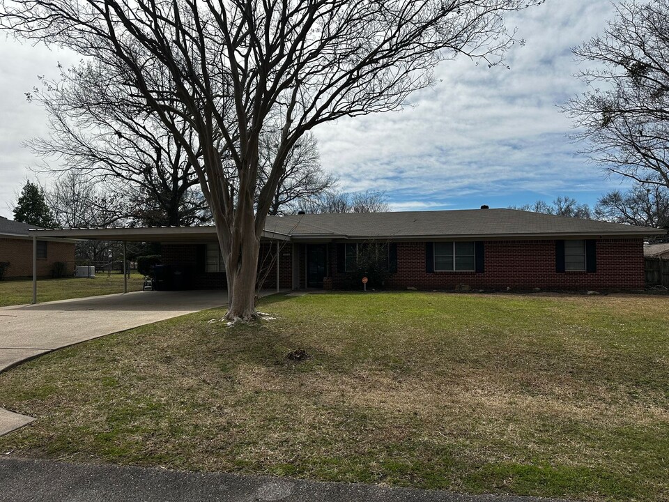 206 Evergreen St in Longview, TX - Building Photo