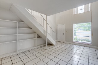 Hideaway in the Grove in Miami, FL - Foto de edificio - Interior Photo