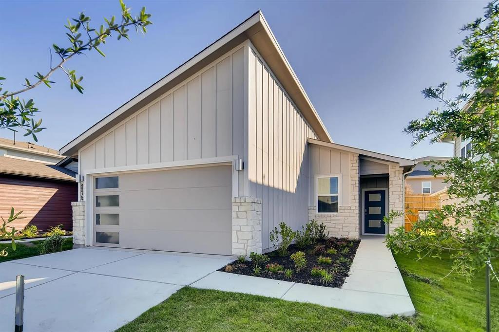 8029 Linnie Ln in Austin, TX - Foto de edificio