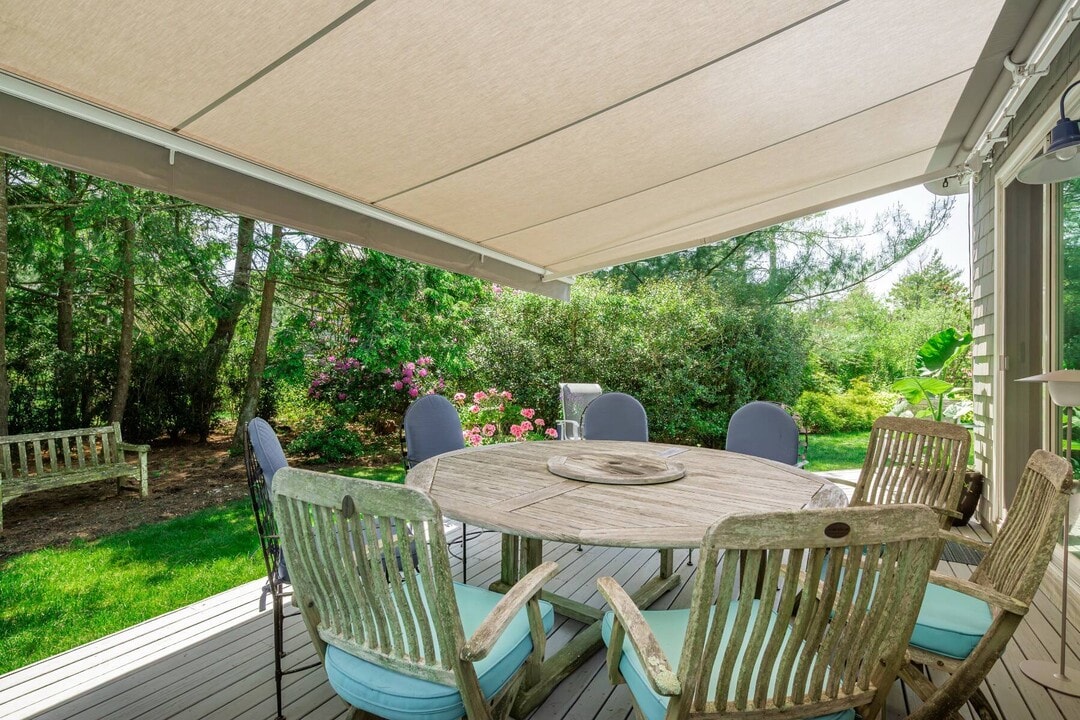 61 Huckleberry Ln in East Hampton, NY - Building Photo