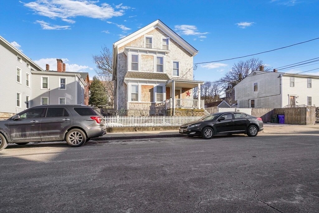 107 Danforth St in Fall River, MA - Foto de edificio
